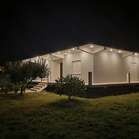 Ndoni Villa *