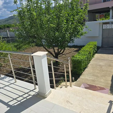 Ndoni Villa *